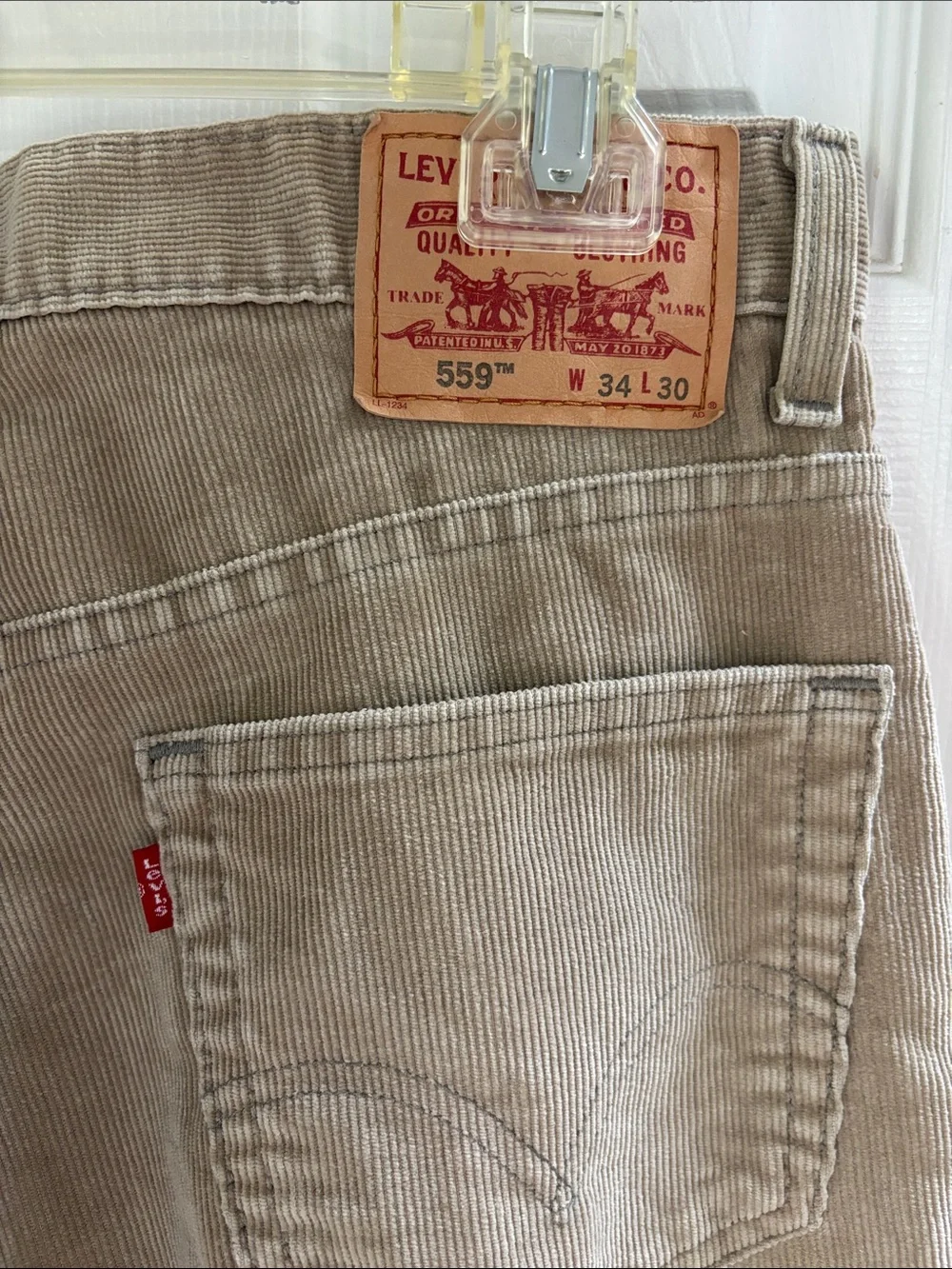 Levi's 559 Men's Corduroy Pants in Taupe Brown